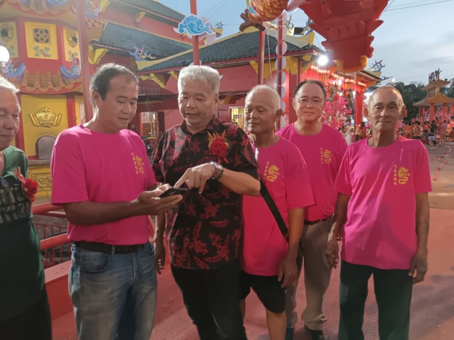 NS淡边:淡边青龙宫旁的河流被污染成“黑河”