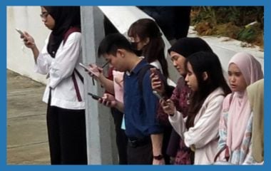 滑世代危机 （一） | 3C保姆孕育“滑世代” 人手一机 成瘾迷“网”