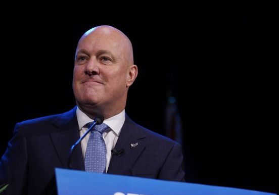 34年来首位总理申领 卢克森退还住宿津贴