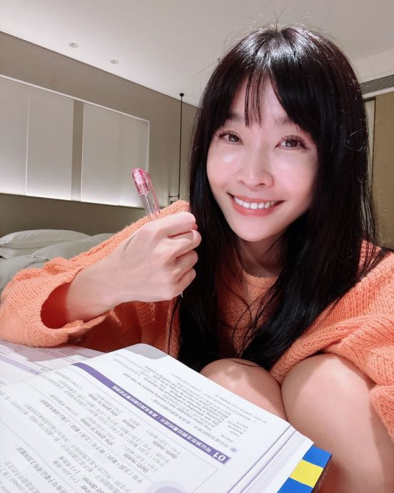  43岁上大学被抨击 小娴反击“碍到你了吗”