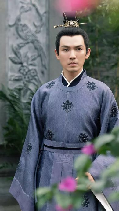 49岁锺汉良演32岁肖战爹 网喊:终于不再装嫩