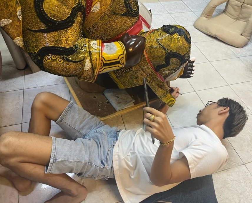 4月1日《有故事的人》神像修复师