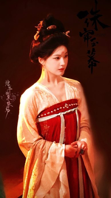 赵露思被抓包造型撞杨紫 双方粉丝开呛互撕