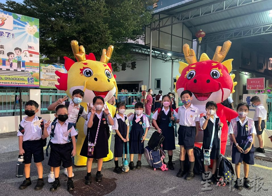 “宝宝龙”迎学生 新学年开学啰！