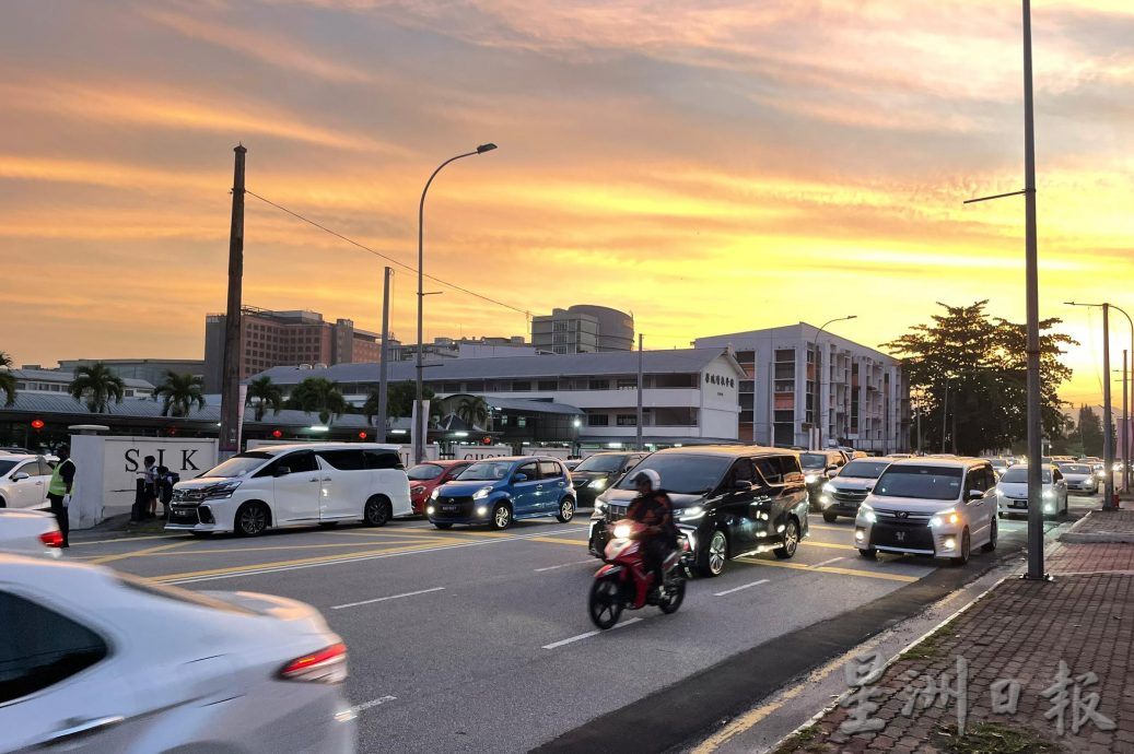 “宝宝龙”迎学生 新学年开学啰！