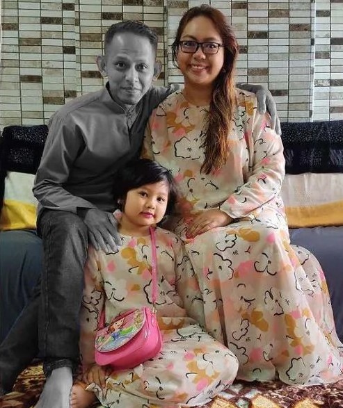 “爸用力推我到路边后被辗死”女儿悲痛：摩托被撞了2次