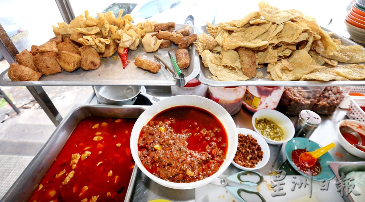 ★3月24日刊登/【人气美食】/血蚶+猪皮+咖哩鸡 大蚶猪肠粉多配料好过瘾