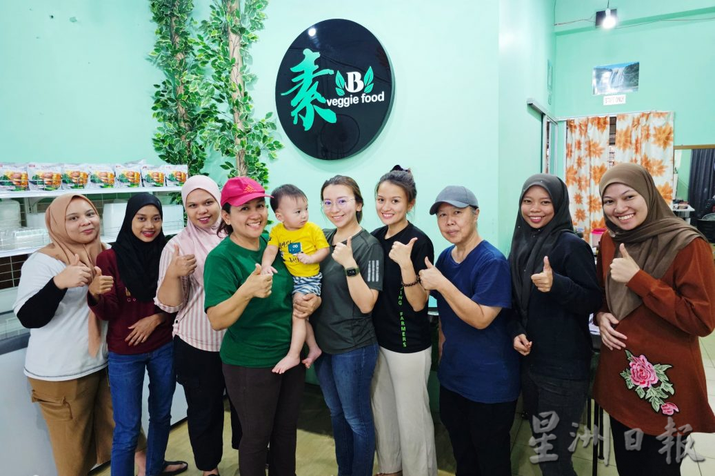 哥市华裔母女亲身体验斋戒。