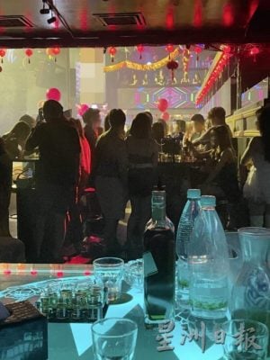 【夜店吊花场:酒客篇】我在吊花场撒钱的日子……有钱就是大爷,花钱买陪伴