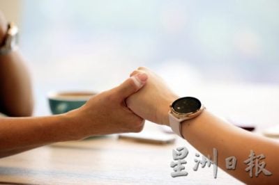 【食阁吊花场：歌手篇】我在吊花场唱歌的日子……收入全靠打赏，有吊花就有钱