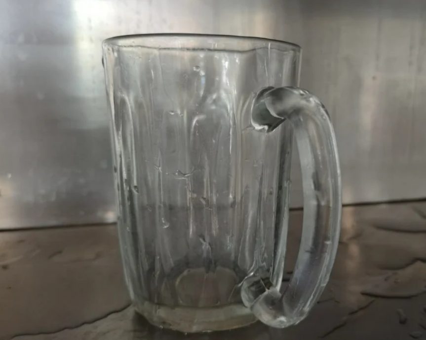 一个空杯竟要收20仙 顾客:不合理!