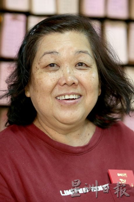 一年一度观音开库日 男信女庙宇借库还库 香火鼎盛