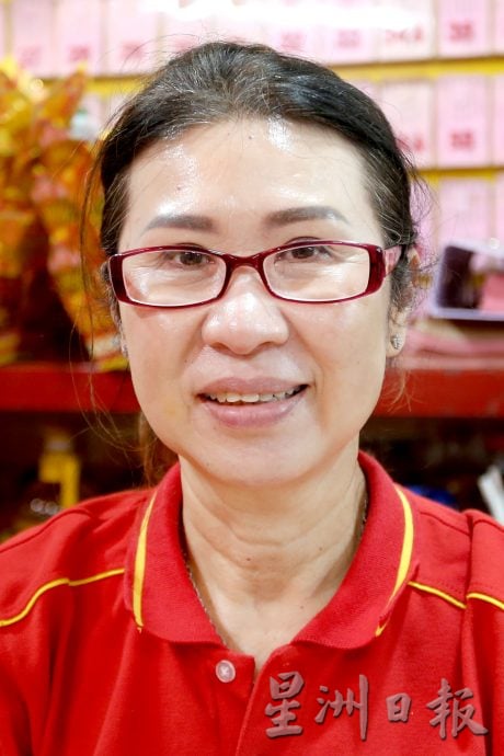 一年一度观音开库日 男信女庙宇借库还库 香火鼎盛