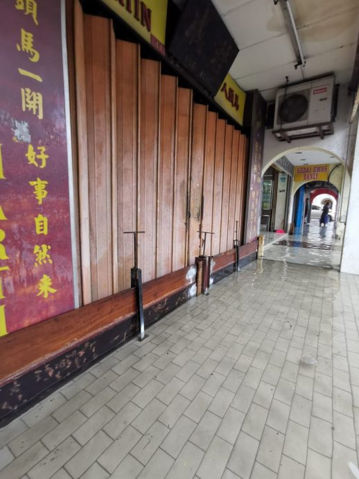 万挠后街水灾 逾20间受灾