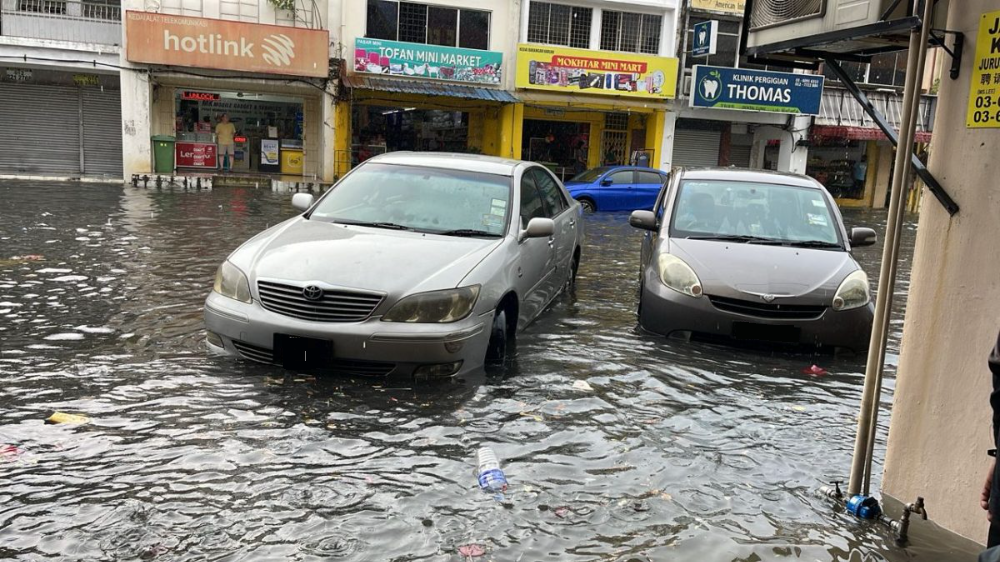 万挠后街水灾 逾20间受灾