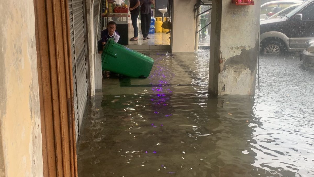 万挠后街水灾 逾20间受灾