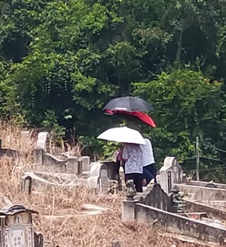 东2:天气热一大早扫墓