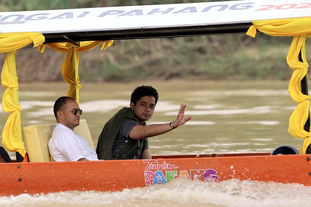 东4:彭王储率队伐舟跨6县获得民众热烈欢迎