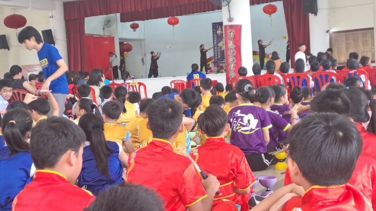东:《海南会馆杯》小学扯铃交流邀请赛