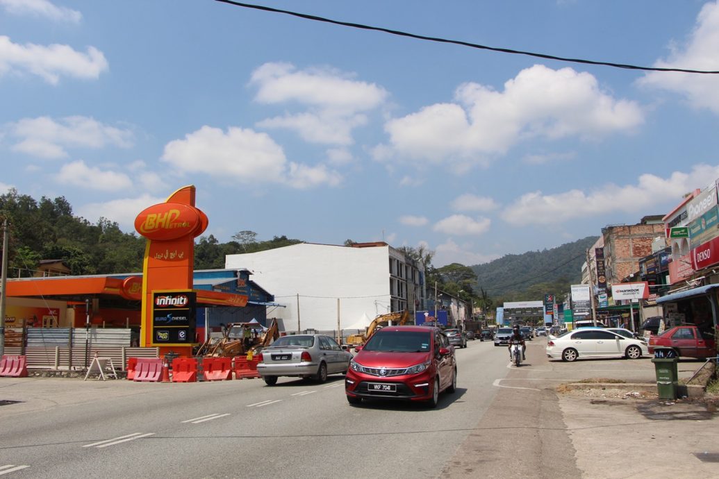 东:中枢大道劳勿交替路开通至今两个星期,劳勿市区生意受影响