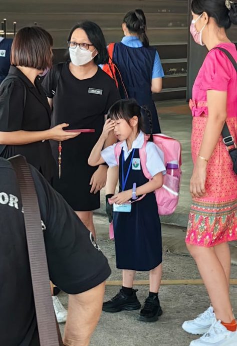 东:中菁华小实行上午班制,开学首日情况受到控制