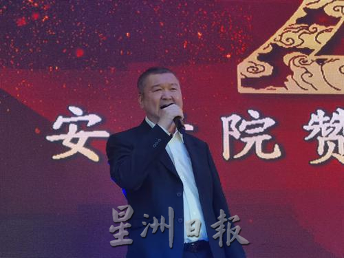 东:华总永久名誉会长丹斯里方天兴希望政府,能够为民间各民族所建立或经营的非营利慈善机构或福利组织,提供必要的实际协助