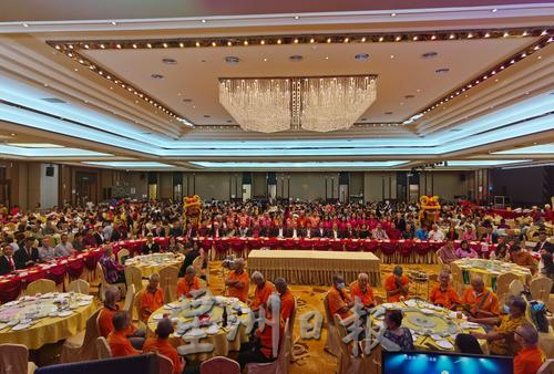 东:华总永久名誉会长丹斯里方天兴希望政府,能够为民间各民族所建立或经营的非营利慈善机构或福利组织,提供必要的实际协助