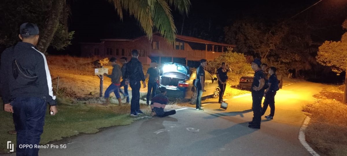 东:彭州警方在全彭11个县的土展区贩毒黑区,进行为期10天的毒品大扫荡行动