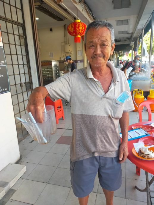 东:无须为一杯茶与顾客吵