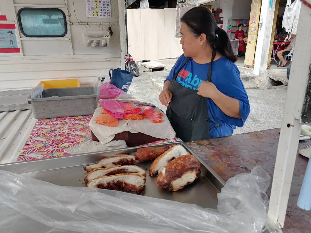 东：肉价贵仅少量订购，关丹清明节烧腊订单慢热。  