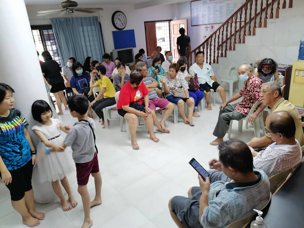 东：许为岸：政府豁免向中医征8％服务税，减轻人民医疗负担。