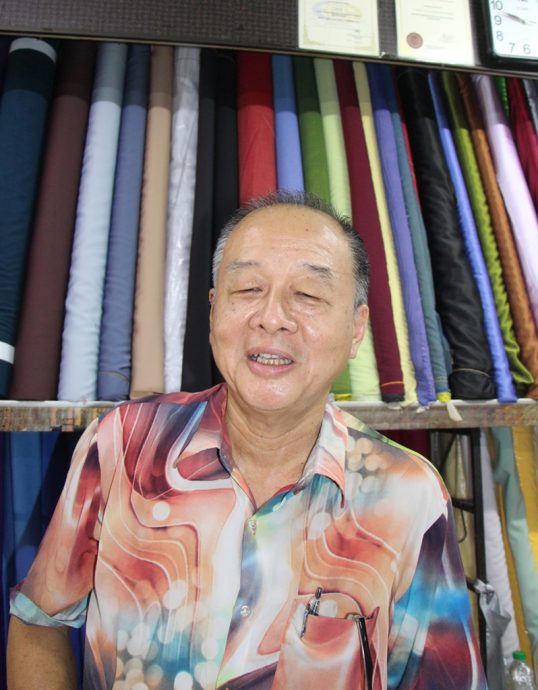 东：野猴常捣乱翻垃圾桶，商家希望野生动物局派人捕捉