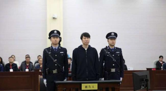 中国足名将李铁承认5项罪名 法院择期宣判