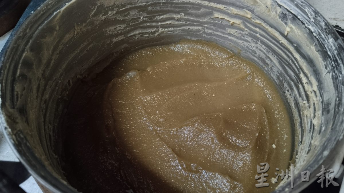 今天下/大霹雳封底主文/【老茶室情怀】/督亚冷新裕兴茶餐室 包点皮滑松软香味四溢