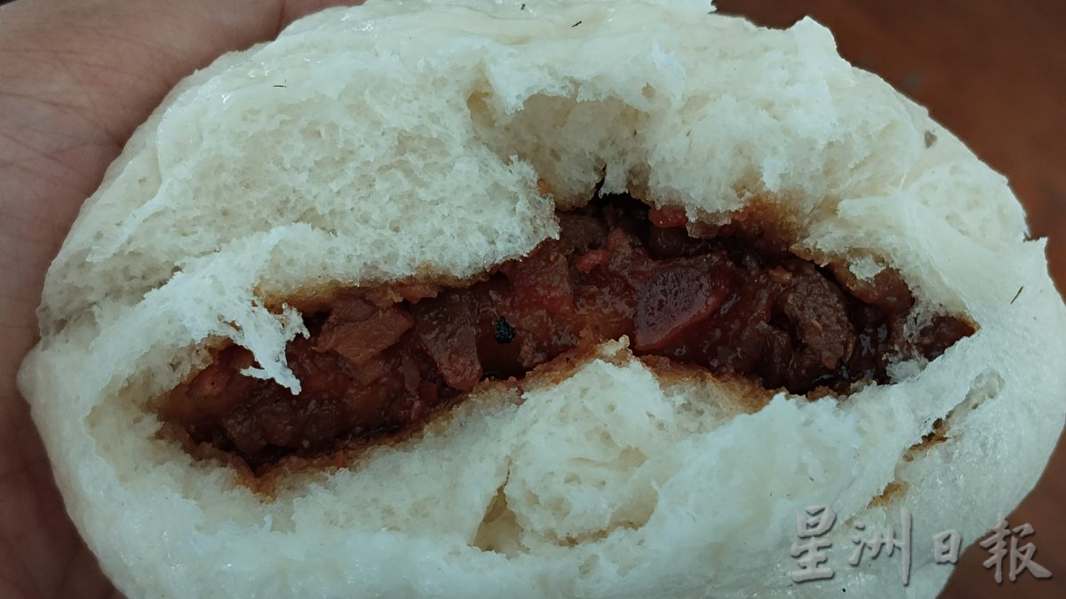 今天下/大霹雳封底主文/【老茶室情怀】/督亚冷新裕兴茶餐室 包点皮滑松软香味四溢