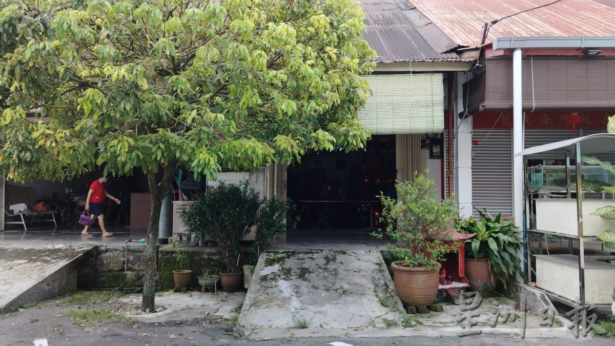 今天下/大霹雳封底主文/【老茶室情怀】/督亚冷新裕兴茶餐室 包点皮滑松软香味四溢