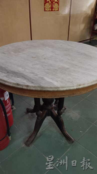 今天下/大霹雳封底主文/【老茶室情怀】/督亚冷新裕兴茶餐室 包点皮滑松软香味四溢