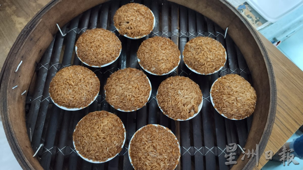 今天下/大霹雳封底主文/【老茶室情怀】/督亚冷新裕兴茶餐室 包点皮滑松软香味四溢