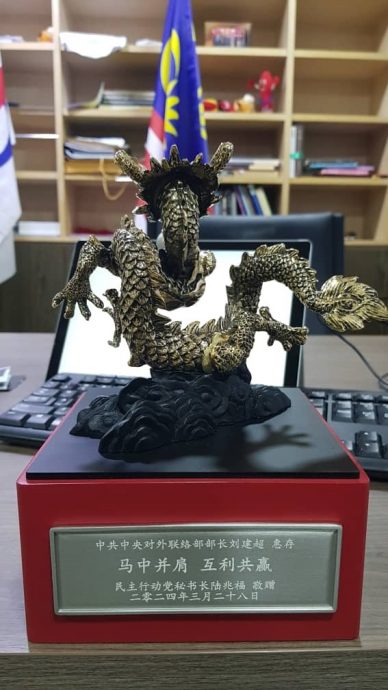 供改写//中联部部长刘建超抵马  张庆信郑立慷魏家祥接待 9.49pm