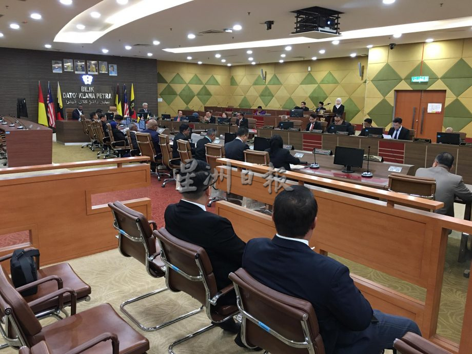 供星洲网/芙市政厅统一场地收费，公共羽球场每小时仅须15令吉