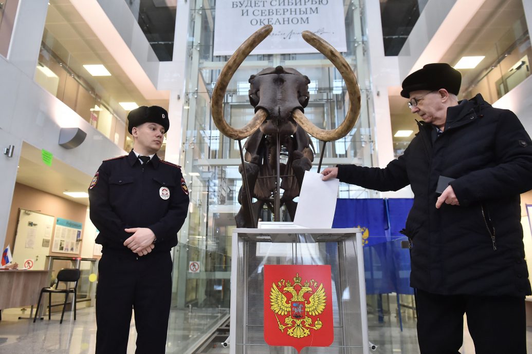 俄罗斯大选投票最后一天 反对派促投票站大示威