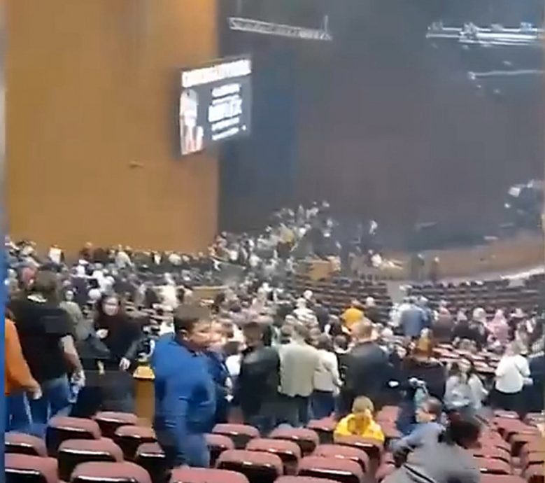 俄音乐厅恐袭∕15岁中国留学生逃死 同行俄友人“全身都是弹孔”