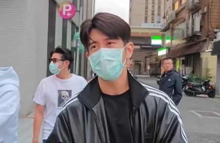 修杰楷王柏杰庆生趴爆斗殴 劝架反被打挂彩带回警局