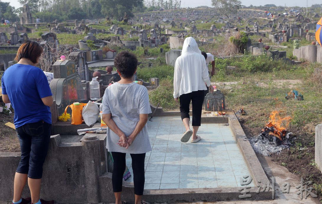 免干旱天气扫墓惹野火 确保祭品火全熄才走