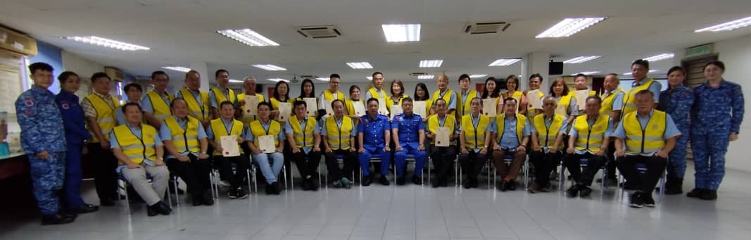 大马德总赈灾特工队颁发民防部队证书仪式