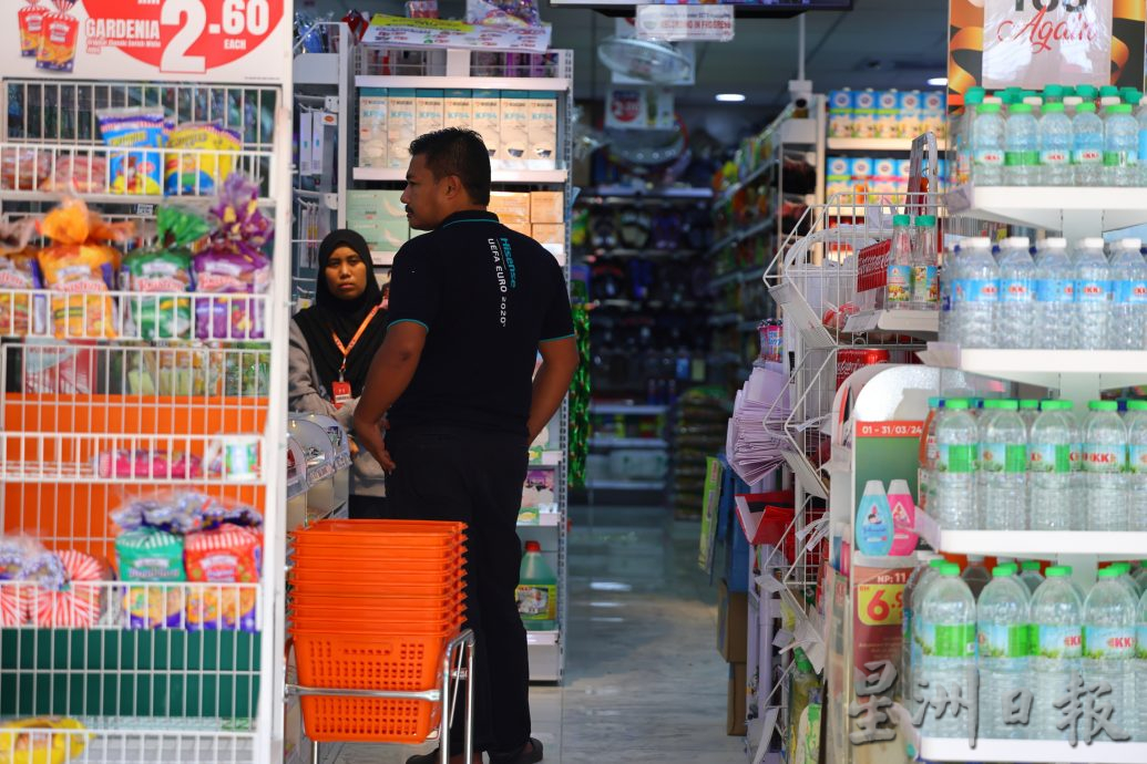 全国/国内第二宗,关丹KK24小时超市遭汽油弹轰击,及时灭火无人受伤。