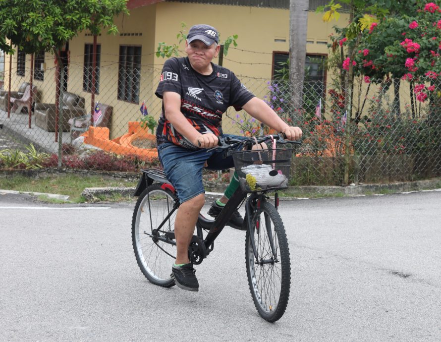 全国:★暖势力(可押,尽快刊):不让光阴虚度,老人以回收资源打造“万里长城”