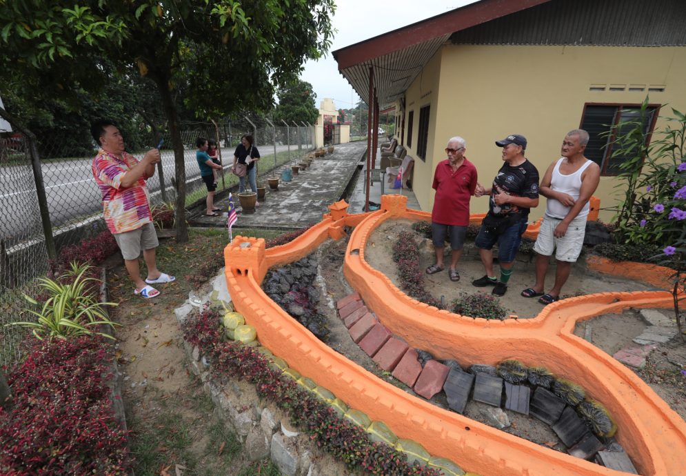 全国:★暖势力(可押,尽快刊):不让光阴虚度,老人以回收资源打造“万里长城”