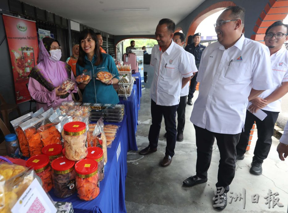 全国:张念群:去年吸引2740小商注册 “无现金社会”3州郊区推动