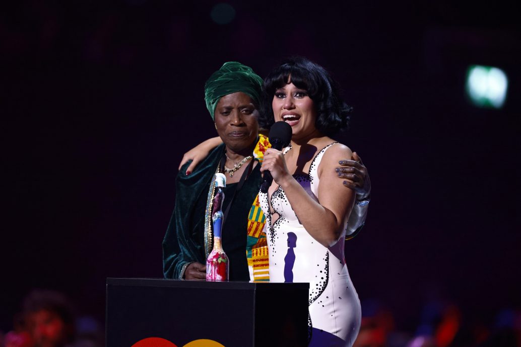 全英音乐奖|新人王蕾连夺6奖 破艾黛儿最高纪录